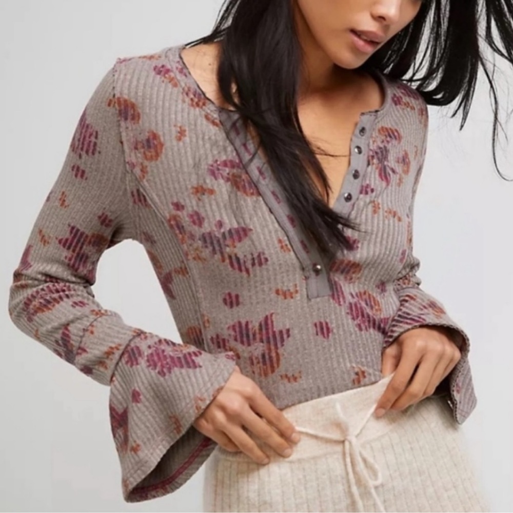 Free People Gray Floral Henley Ruffled Sleeve Top L